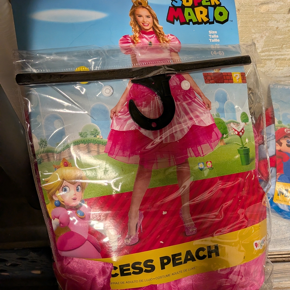 Super Mario Princess Peach Costume
